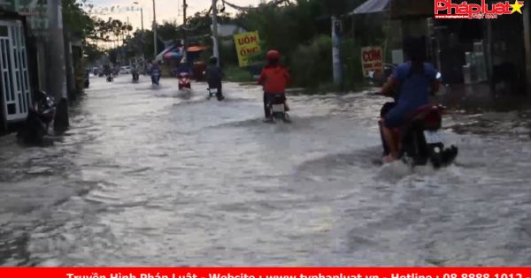 TP HCM người dân vùng ven khốn khổ với triều cường