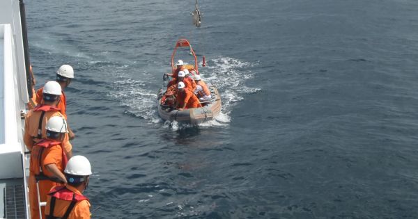 Cứu 3 thuyền viên bị hôn mê, co giật do ngạt khí gas hầm lạnh