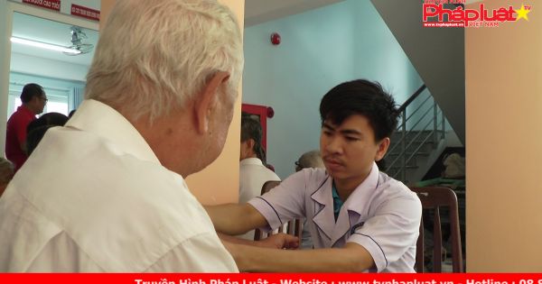 Có 250 người cao tuổi được khám, cấp thuốc miễn phí