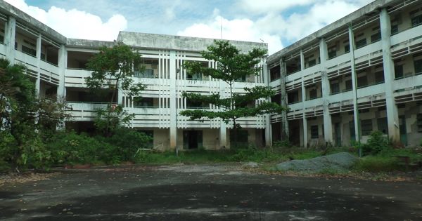 Cận cảnh ngôi trường 20 tỷ bỏ hoang tại TPHCM