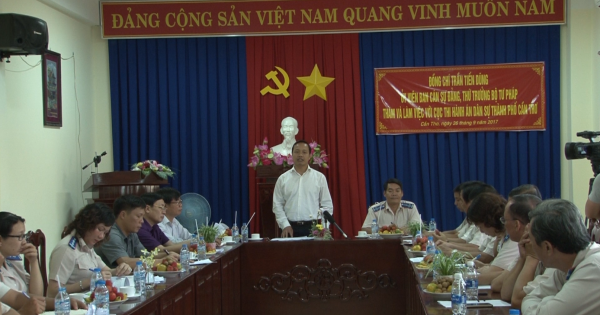 Thứ trưởng Trần Tiến Dũng thăm và làm việc với Cục THADS TP Cần Thơ