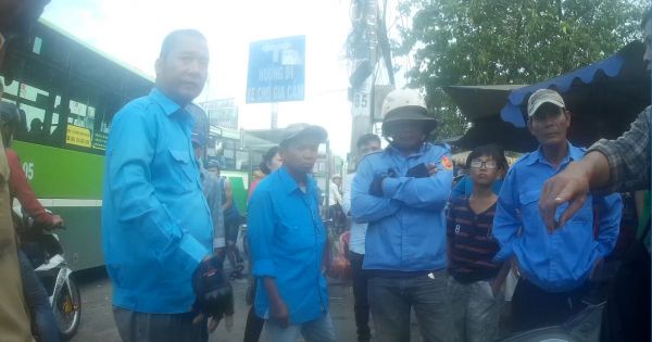 Người trong cuộc nói gì khi bị tố dựng clip xô xát giữa xe ôm truyền thống và công nghệ