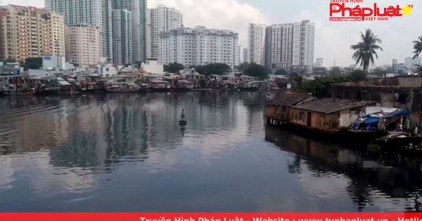 TPHCM: Di dời khẩn cấp 27 căn nhà trên sông Sài Gòn