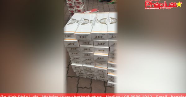 Bắt quả tang xe khách chở 5.200 bao thuốc lá lậu