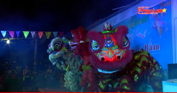 Đưa trung thu đến với trẻ em làng chài phường Mũi Né thành phố Phan Thiết.