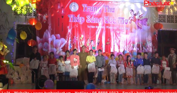 Mang mùa trung thu ý nghĩa về với vùng quê nghèo Bảo Lộc