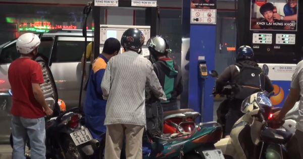 Sau 5 kì tăng liên tục xăng bất ngờ giảm giá