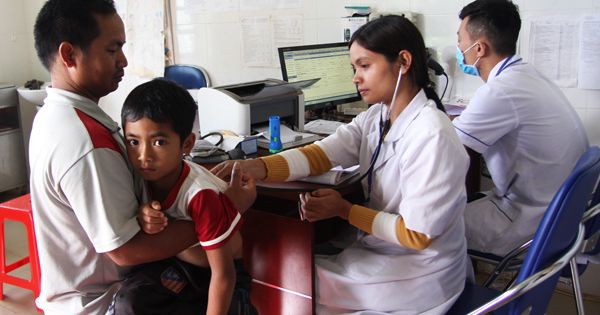 Bộ Y tế báo cáo không có cá nhân nhận quà tặng trái quy định