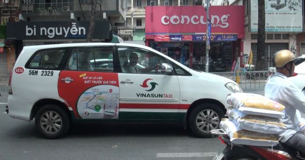 TP.HCM: Vinasun yêu cầu tài xế tháo biểu ngữ phản đối Grab, Uber