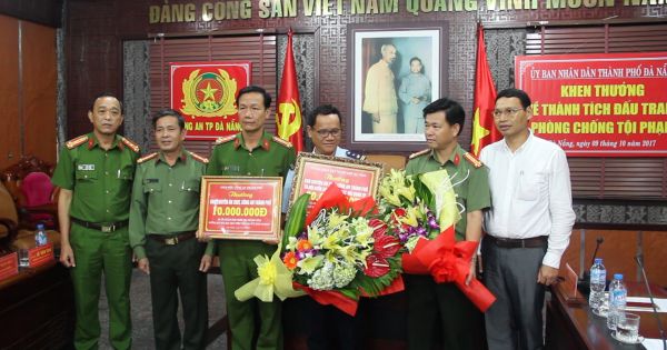 Thưởng nóng ban chuyên án kịp thời thu giữ khoảng 700 gam ma túy đá