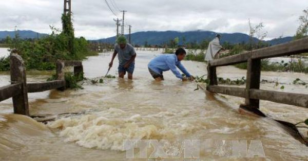 Mưa lũ hoành hành dữ dội: 50 người chết và mất tích, di dời gần 8.000 hộ dân
