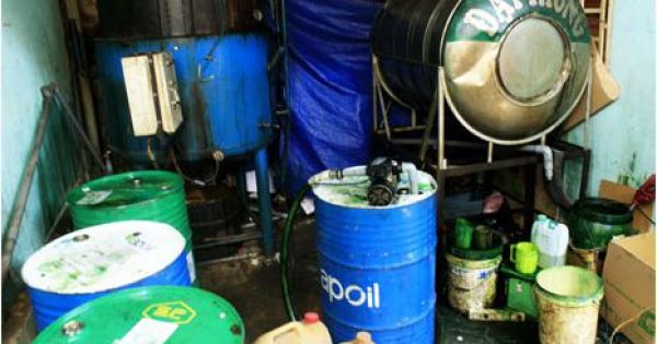 Công an TPHCM phá đường dây sản xuất hàng chục ngàn lít dầu nhớt giả