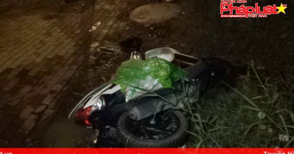 Taxi đâm hai cô gái nguy kịch rồi bỏ chạy