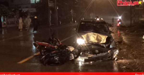 Ô tô điên tông hàng loạt xe máy trong đêm, nhiều người nguy kịch