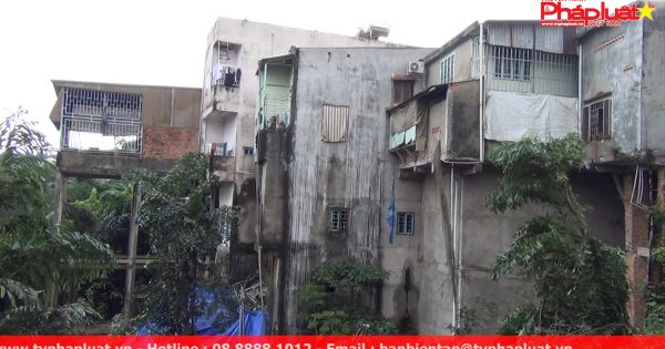 Hàng chục nhà dân có nguy cơ đổ sụp xuống suối do sạt lở tại Đồng Nai