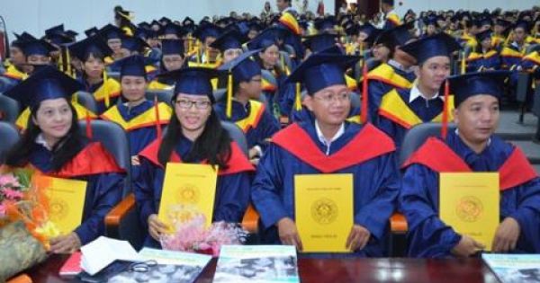 Bộ nào có nhiều tiến sĩ nhất?