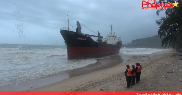 Bí thư Tỉnh Ủy Bình Định thăm hỏi các nạn nhân bị chìm tàu trong bão số 12