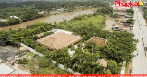 “Con cán bộ mới 19 tuổi mà có biệt phủ nguy nga là bất thường”