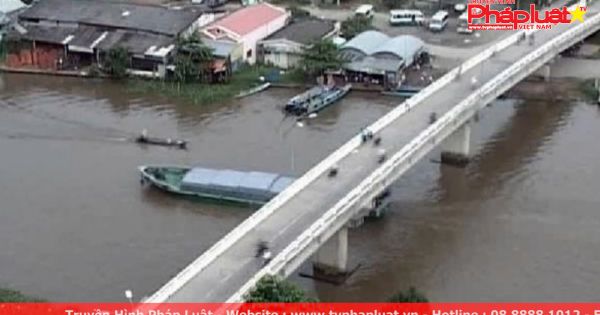 Hậu Giang: Để xảy ra hàng loạt sai phạm, lãnh đạo chi cục thuế chỉ... “rút kinh nghiệm”