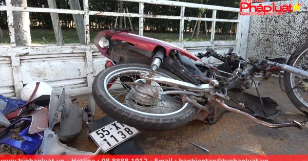 Ô tô va chạm xe máy, 2 người thương vong