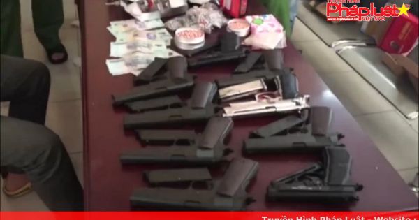 Bắt đối tượng mua bán hàng trăm khẩu súng bắn đạn bi sắt