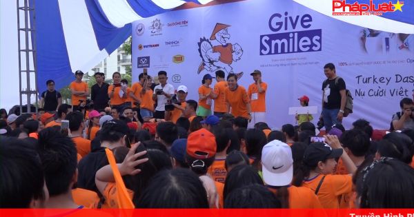 Hàng nghìn người tham gia chạy bộ ủng hộ quỹ phẫu thuật trẻ em hở hàm ếch