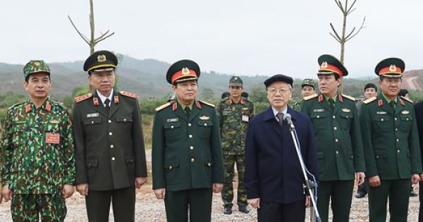 Tổng Bí thư kiểm tra công tác huấn luyện, sẵn sàng chiến đấu