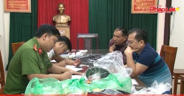 Hà Nội: Phát hiện cơ sở bày bán hơn 7.000 quân trang