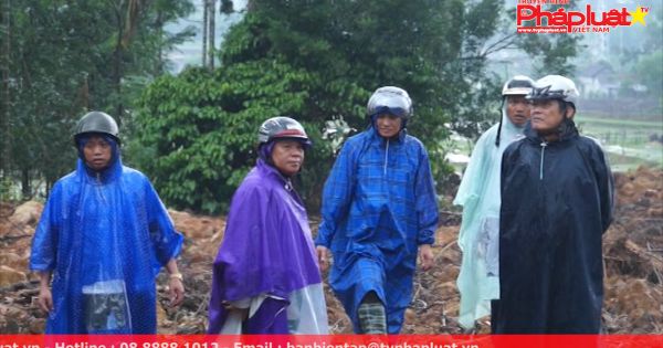 Quảng Ngãi: Di dời dân tránh lở núi