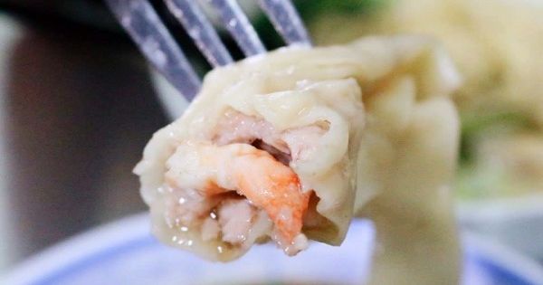 Sài Gòn: Vạn người mê với món mì vịt tiềm trên đường Nguyễn Trãi