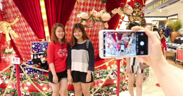 Đường phố Sài Gòn bắt đầu lung linh đón lễ giáng sinh