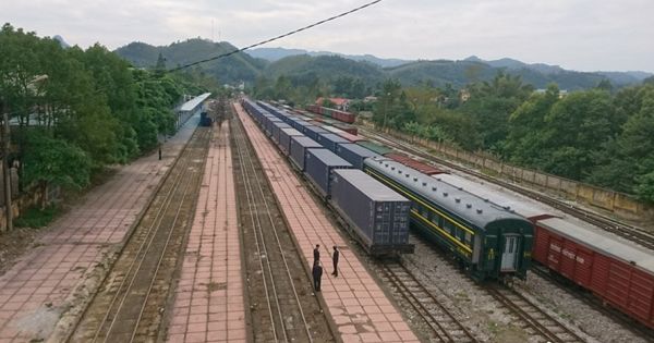 Khai trương chuyến tàu container chuyên tuyến đầu tiên đi Trung Quốc