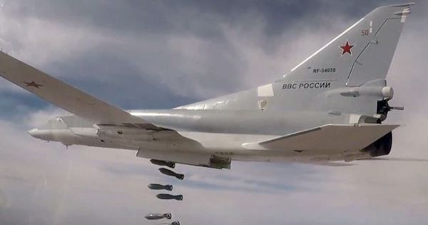 Nga tung không quân chiến lược càn quét IS ở Deir Ezzor