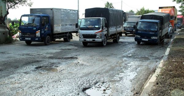 TPHCM: Đường hỏng vì không có xe lưu thông