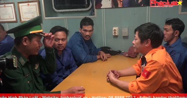 Cứu nạn thành công 13 ngư dân trôi lênh đênh trên biển