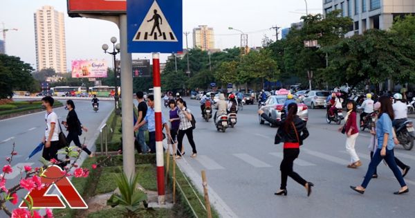 Điểm báo 18/12/2017: Từ 1-1-2018, người đi bộ sai luật có thể bị phạt tù đến 15 năm