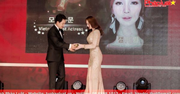 Kelly bất ngờ nhận giải Người mẫu được yêu thích tại Hàn Quốc