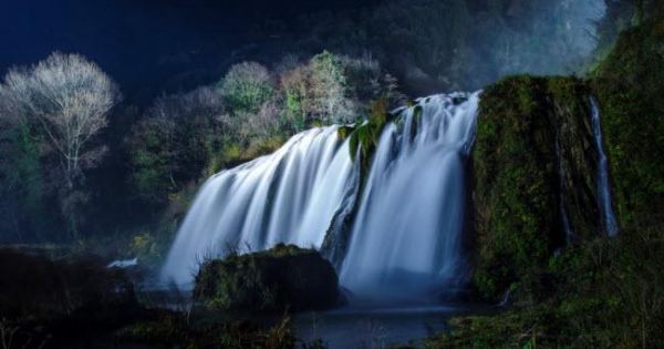 Choáng ngợp vẻ đẹp hùng vĩ của thác nước nhân tạo cao nhất thế giới