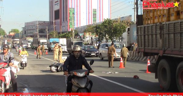 Bình Dương: Xe máy va chạm xe tải, 2 người phụ nữ thương vong