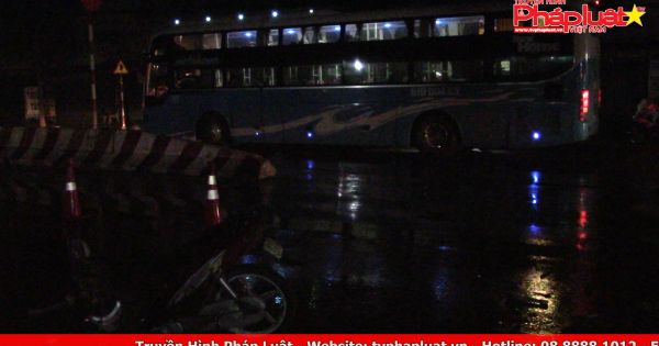 Bình Dương: Tông xe khách đang rẽ sang đường, người đàn ông tử vong thương tâm