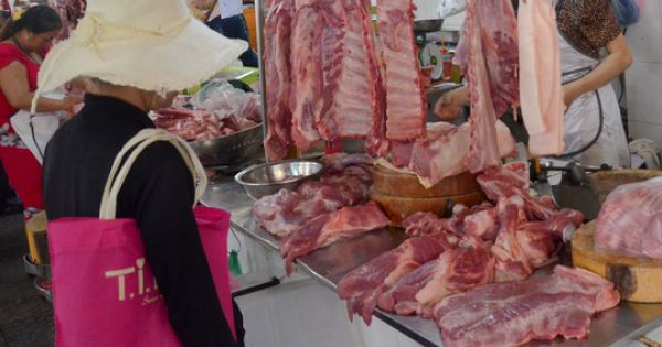 Điểm báo 27/12/2017: Chợ bẩn, thịt khó sạch!