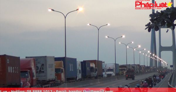 Cầu Phú Mỹ tê liệt giao thông nhiều ngày liên tiếp
