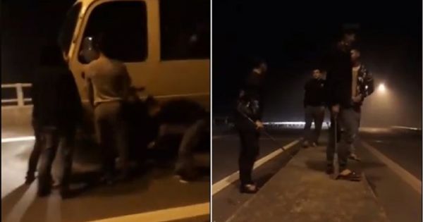 Hàng chục thanh niên cầm dao, chặn xe ô tô trên quốc lộ