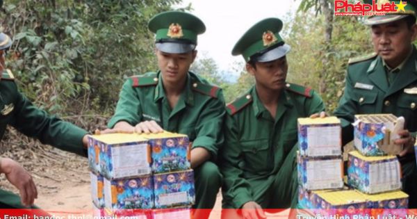 Phát hiện gần 1 tạ pháo hoa ở bãi đất trống vùng biên