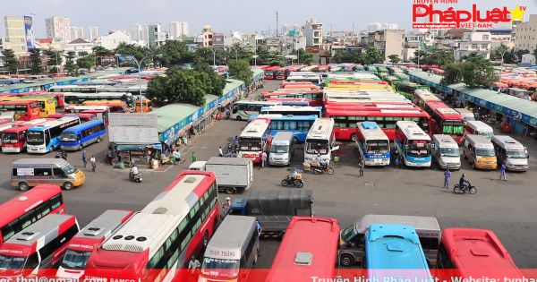 TP HCM: Người dân bắt đầu đổ về bến xe nghỉ lễ tết dương lịch 2018