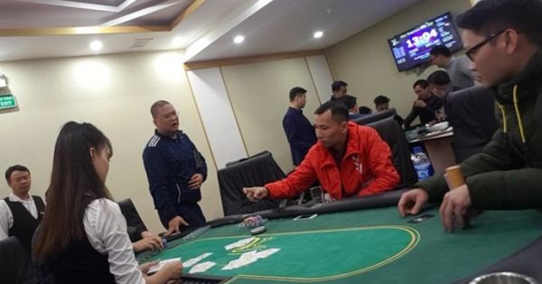 Sửng sốt với giải đấu bài lá lĩnh thưởng tiền tỉ giữa Hà Nội