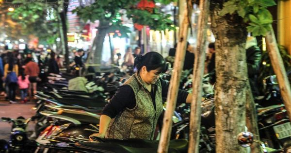 Gửi xe vào phố đi bộ đón năm mới, nhiều người bị 