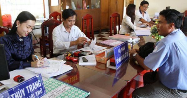 Lương lãnh đạo thấp sao vẫn có nhà lầu, xe hơi, con học nước ngoài?