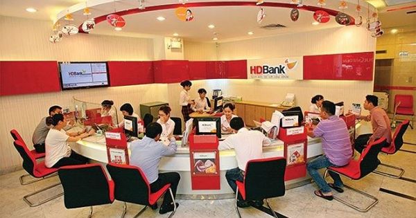 Một phiên “chào sàn”, thêm nghìn tỷ đồng vào tay nữ tỷ phú đô la