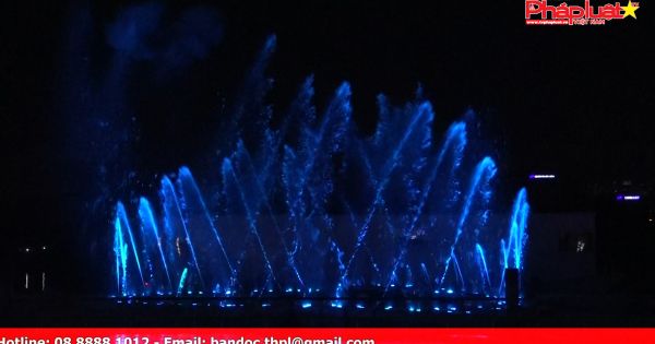 Độc đáo dàn nhạc nước trên xà lan 3 triệu USD tại TP HCM